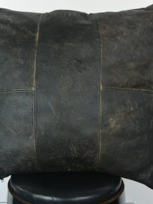 NAHKATYYNY ISO MUSTA