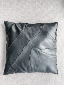 NAHKATYYNY TILKKU, MUSTA LÄPIVÄRJÄTTY