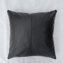 NAHKATYYNY MUSTA KESKISAUMALLA