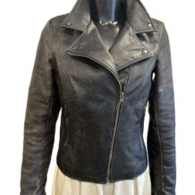 BIKER NAISTEN, KULUTETTU